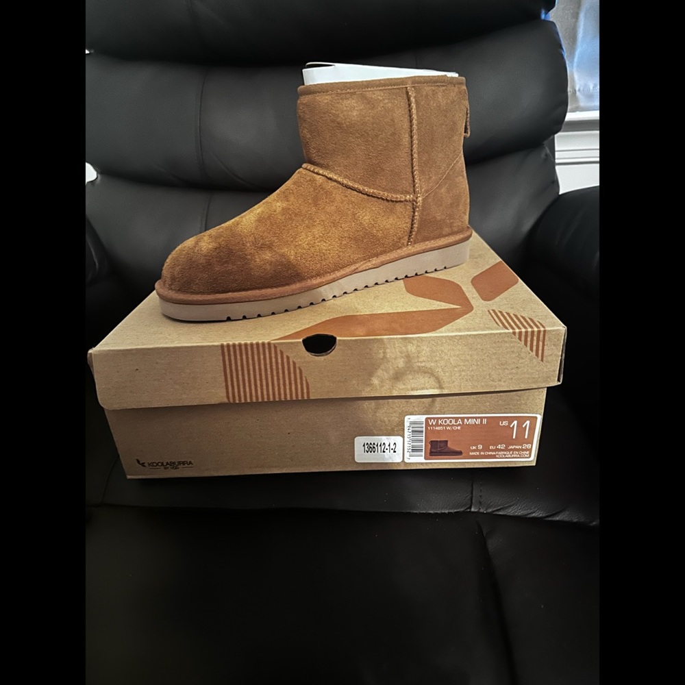 By Uggz Brand New Koolaburra Chestnut Brown Suede Short Ankle Booties
